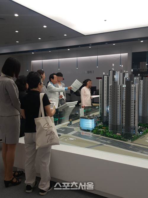 [모델하우스 탐방] ‘로또 아파트’ 래미안 라클래시, “청약가점 커트라인 62점 예상”