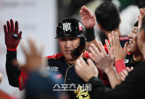 [포토]KT 황재균, 곧바로 동점이야!