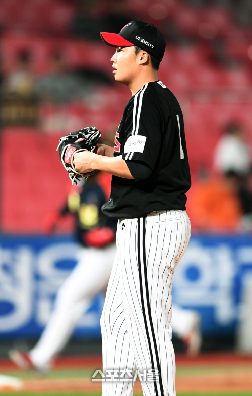 [포토]황재균에게 동점 홈런 허용한 임찬규