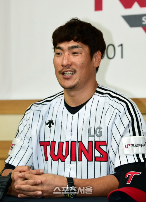 [포토]은퇴 기자회견 이동현, 웃으며 시작했는데...