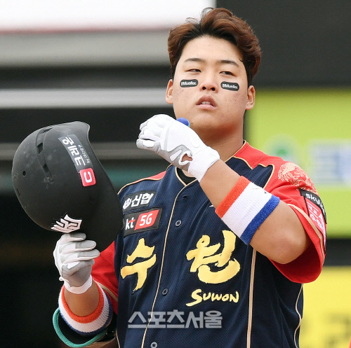 [포토] kt 강백호, 유니폼...어떤가요?