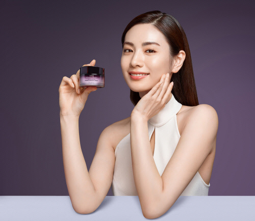 [★포토]나나, 무결점 피부로 화장품 브랜드 모델 섭렵