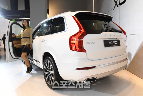 [포토]볼보 XC90, 볼륨감 넘치는 뒷모습