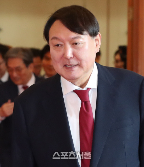 '사상 첫 검찰총장 직무배제'  윤석열, 오늘 법적 대응 나설까