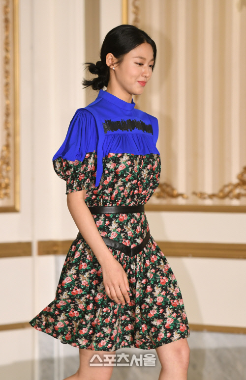 [포토]설현, 꽃무늬 원피스로 멋내고...