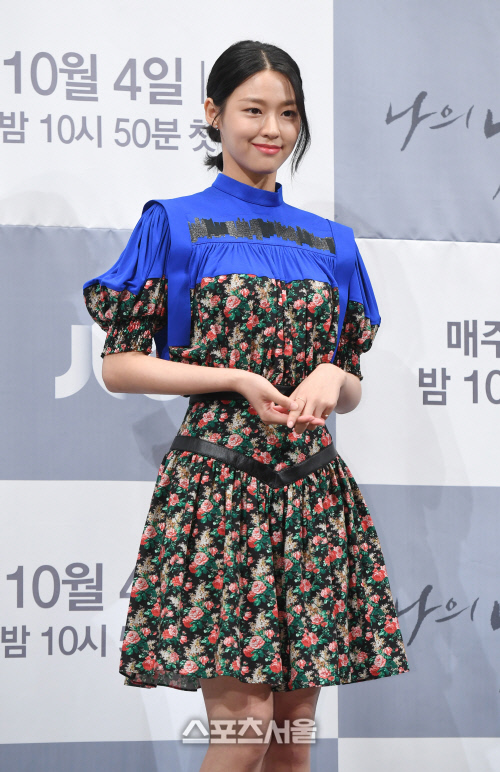 [포토]꽃무늬 원피스로 멋낸 설현