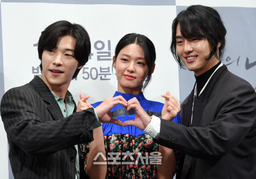 [포토]우도환-양세종, 설현 사이에 두고...