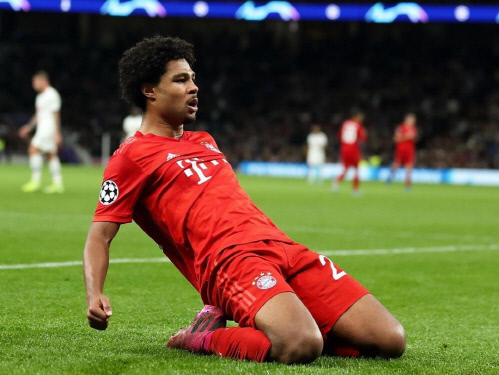 "북런던은 빨간색이지" 나브리의 일침, 장외대결서도 토트넘에 완승