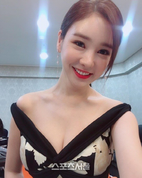 공서영, 오프숄더 드레스로 뽐낸 '반전 몸매'