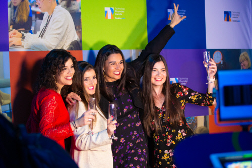 '지금 부킹가능' 부킹닷컴 2020 테크놀로지 플레이메이커 어워즈 수상자 후보 모집