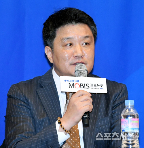 [포토] 전자랜드 유도훈 감독, 가드 라인의 활약이...