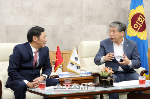 경기도의회 송한준 의장, 하남성 한국어 교육 실시 대책 약속