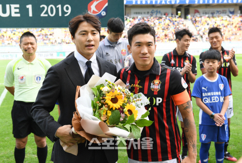 [포토]은퇴 백지훈, 고요한과 함께