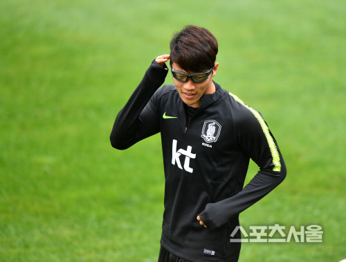 황희찬 \'내 얼굴은 소중하니까!\'[포토]