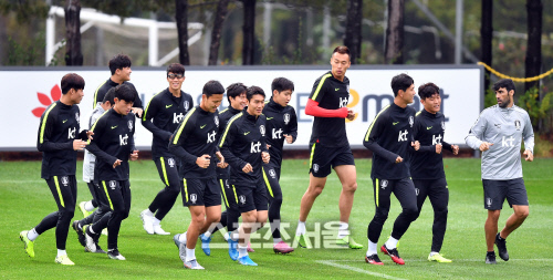 축구대표팀 \'미소로 시작하는 달리기\' [포토]