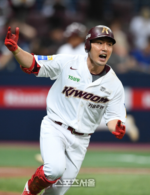 [포토]9회말 적시타 서건창, 드디어 동점이다!