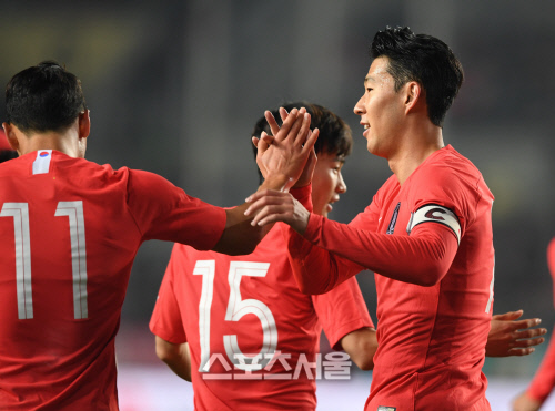 [포토] 손흥민 \'골 좋았어\'