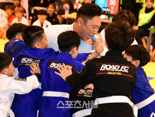 비명을 지르는 이승윤, 로드FC 주짓수 대회에서 맛보는 인생 최대의 굴욕![포토]