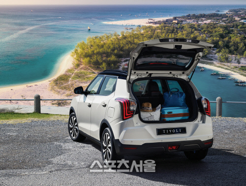 가벼운 캠핑엔 '티볼리'…폼나는 글램핑엔 '렉스턴'