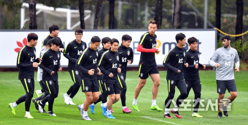 축구대표팀 \'미소로 시작하는 달리기\' [포토]