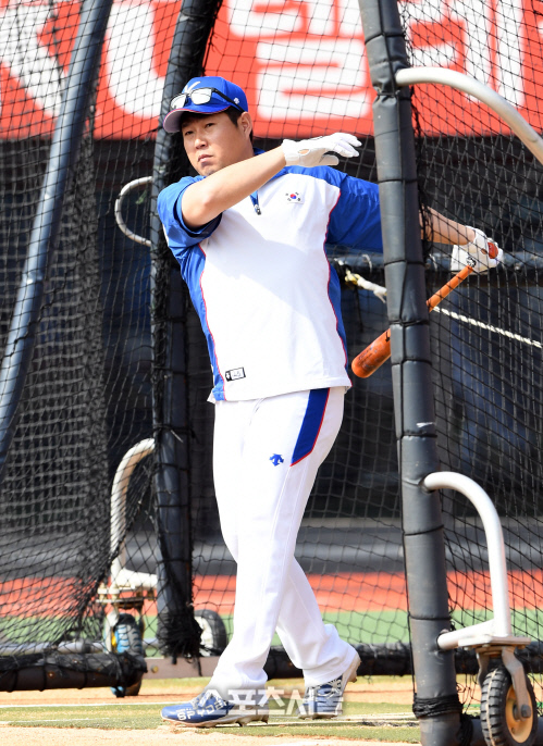 [포토]대표팀 훈련 양의지, KBO리그 타격왕의 위엄으로!