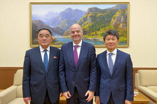 정몽규 회장, 평양서 인판티노 회장-北측과 여자월드컵 남북 공동개최 논의