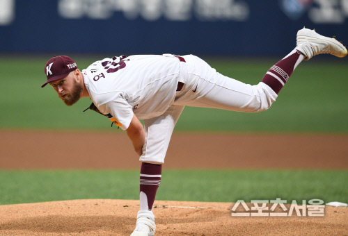 [포토]역투하는 키움 선발 요키시