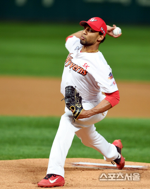 [포토] 산체스 \'2차전 승리를 위한 역투\'