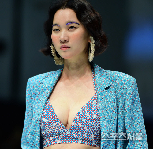 미스 지 컬렉션의 주인공 장윤주, 지춘희 선생님의 뮤즈랍니다[포토]