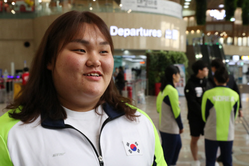 '제2의 장미란' 이선미·박혜정, 후발대로 北 합류…서가영은 메달 획득 실패