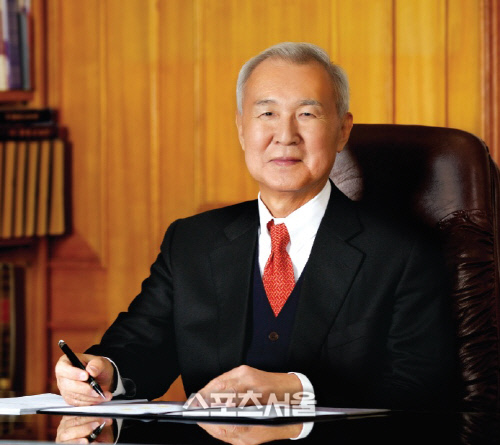 윤대원 학교법인일송학원 이사장