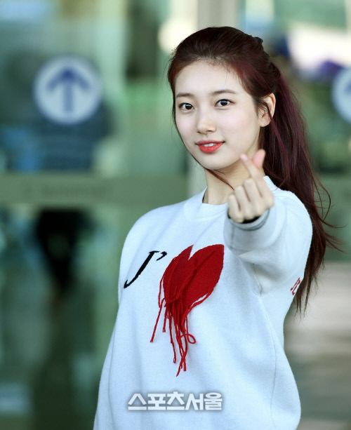 수지, '82년생 김지영' 응원 "우리 모두의 이야기"