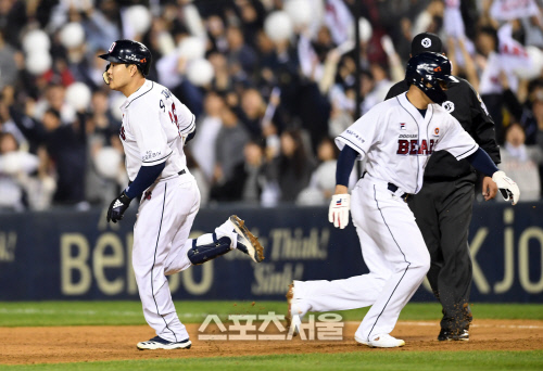 [포토]키움 장정석 감독의 착각 부른 두산 오재일과 김재환의 추월 상황