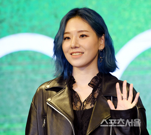 [포토] 해디(HEDY), 데뷔를 알리는 손인사~