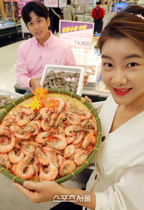 [포토] 이마트, 국산 생새우 40% 할인된 가격에 판매