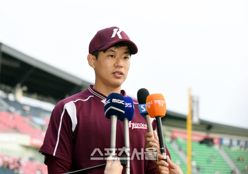 [포토] 상대팀 조롱 발언 사과하는 송성문