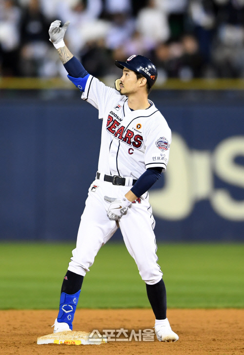[포토]2루타 두산 오재원, 동점가자!