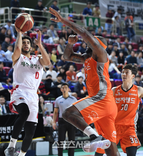 [포토] 오리온 하워드, 넣어야...해!