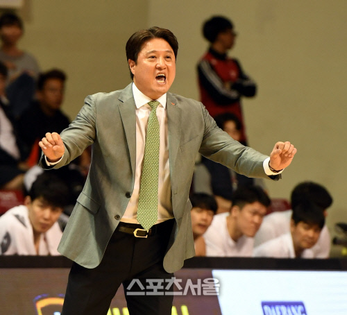 [포토] 문경은 감독 \'조금만 더 뛰자\'