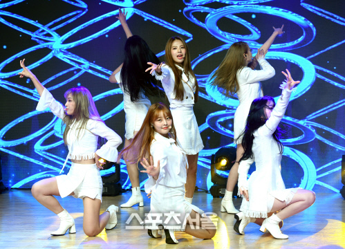[포토]걸그룹 아리아즈, \'완벽돌이 되고 싶어요!\'