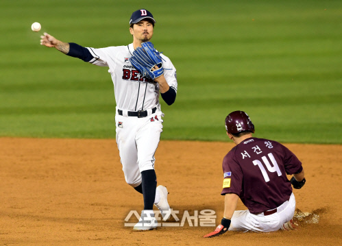 두산 '수비강화' 오재원 선발 출장 2차전 기운 잇는다[SS KS 선발라인업]