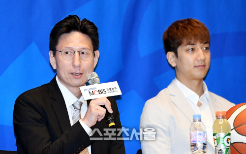 [포토] kt 서동철 감독-허훈, 올 시즌은 욕심이 더 많아졌다...