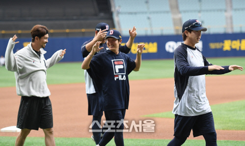 [포토]오재원-정수빈-박건우, 오늘 끝내자!