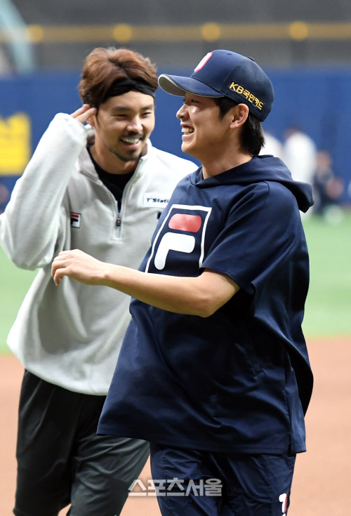 [포토]두산 오재원-정수빈, 1승만 더!