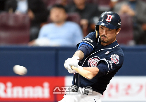 [포토]두산 오재원, 경기 뒤집는 역전 적시타