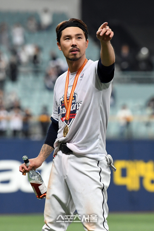 [포토]두산 오재원, 내 춤 잘 보라구!