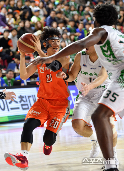 마스크맨 정영삼 \'볼 줄곳을 찾아라!\'[포토]