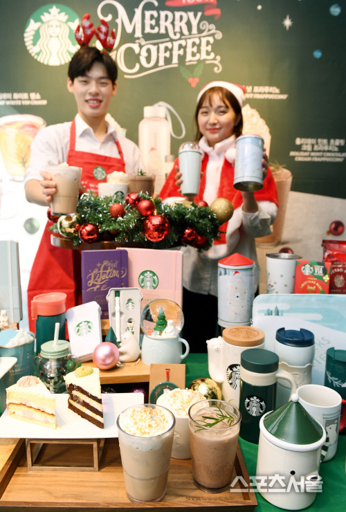 [포토] 스타벅스, 더 고소해진 '토피 넛 라떼'로 크리스마스 준비!