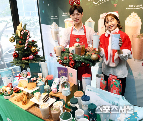 [포토] 스타벅스 코리아, 크리스마스 신제품을 소개합니다~