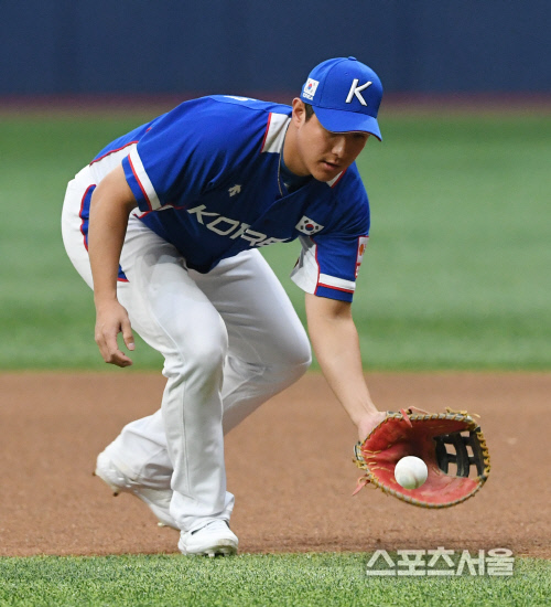 [포토] 황재균, 글러브에 쏙~!